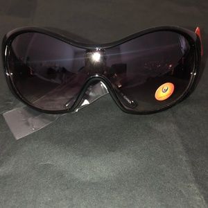 *** NEW *** Oversize Round Sunglasses- Black